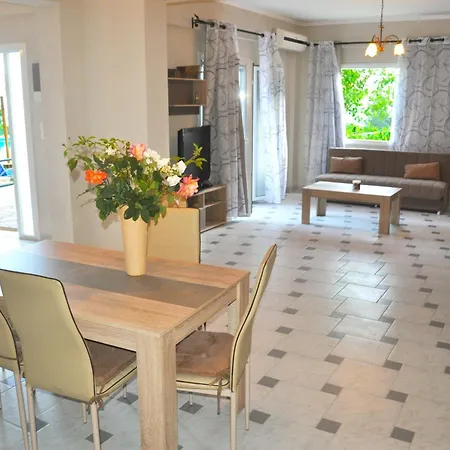 Kontogialos Pool * Pelekas