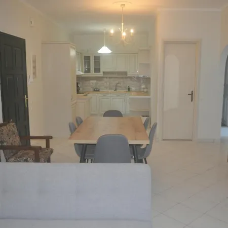 Kontogialos Pool * Pélekasz